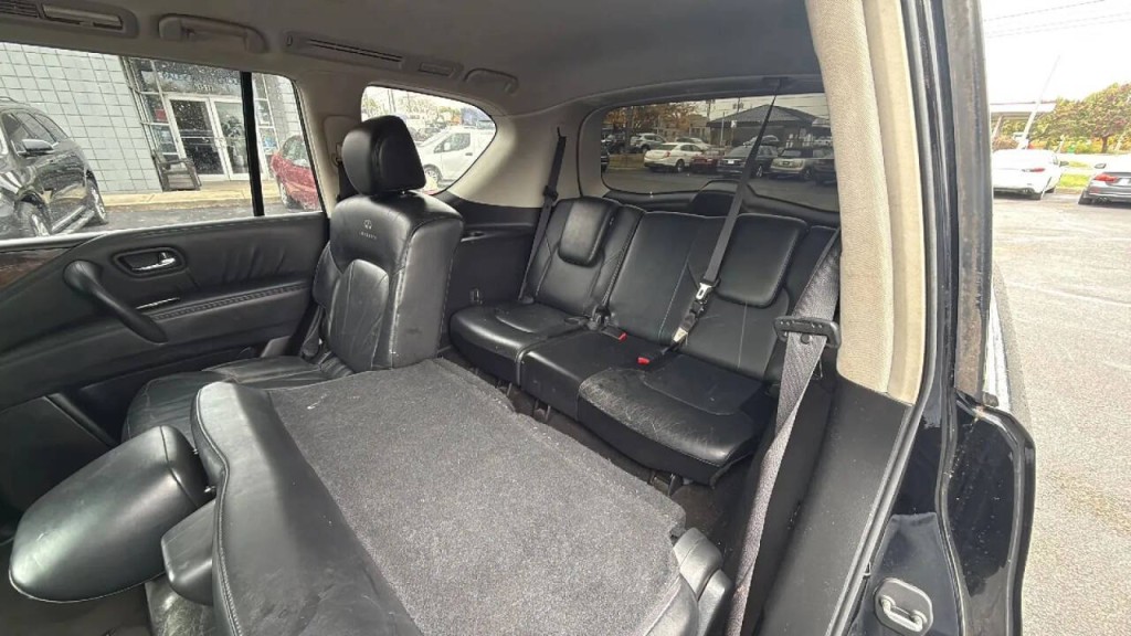 2012 INFINITI QX56 Image 13