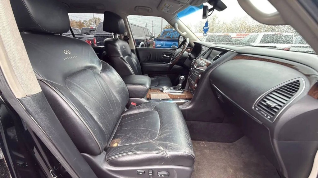 2012 INFINITI QX56 Image 18