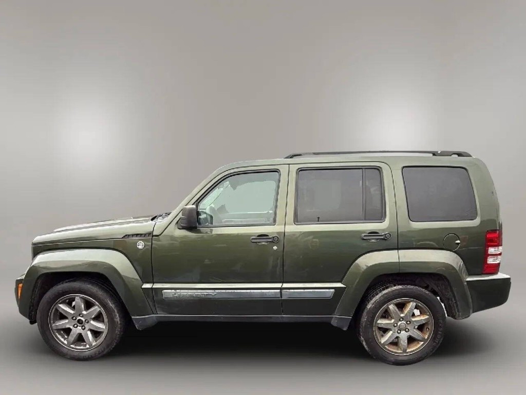 2008 Jeep Liberty Image 2