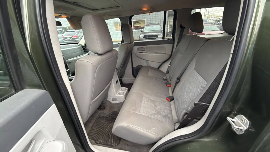 2008 Jeep Liberty Image 12