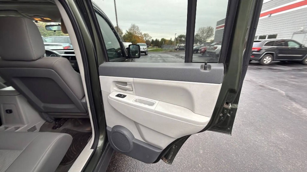 2008 Jeep Liberty Image 14