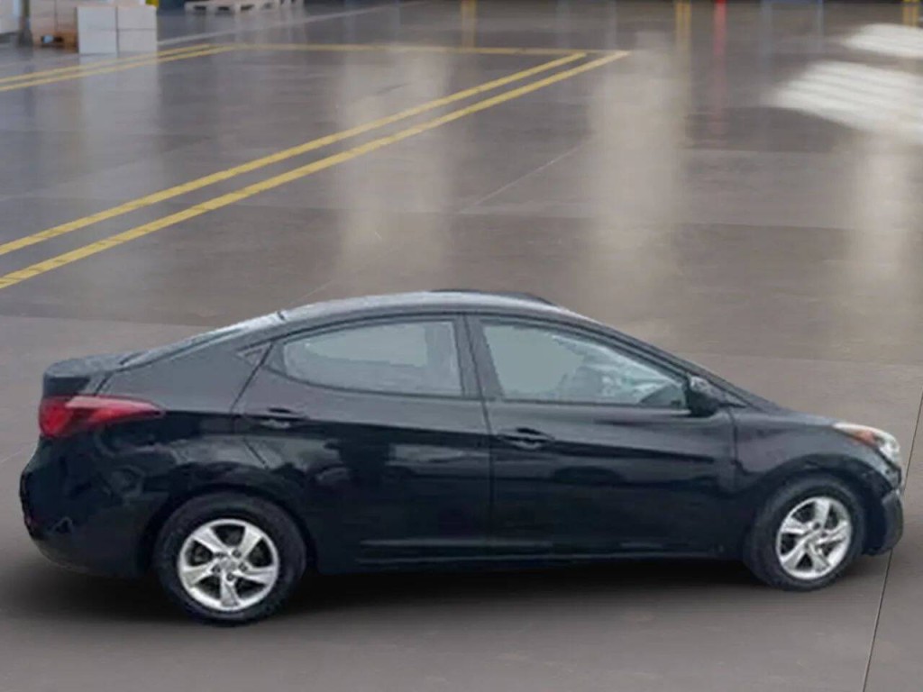 2014 Hyundai Elantra Image 2