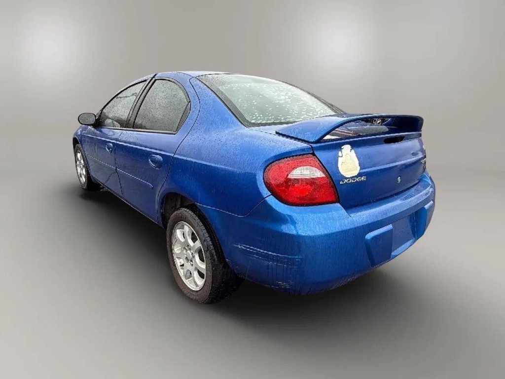 2005 Dodge Neon Image 3