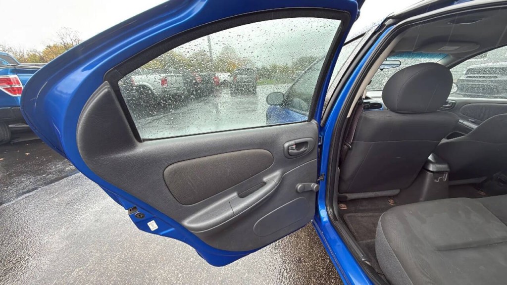 2005 Dodge Neon Image 11