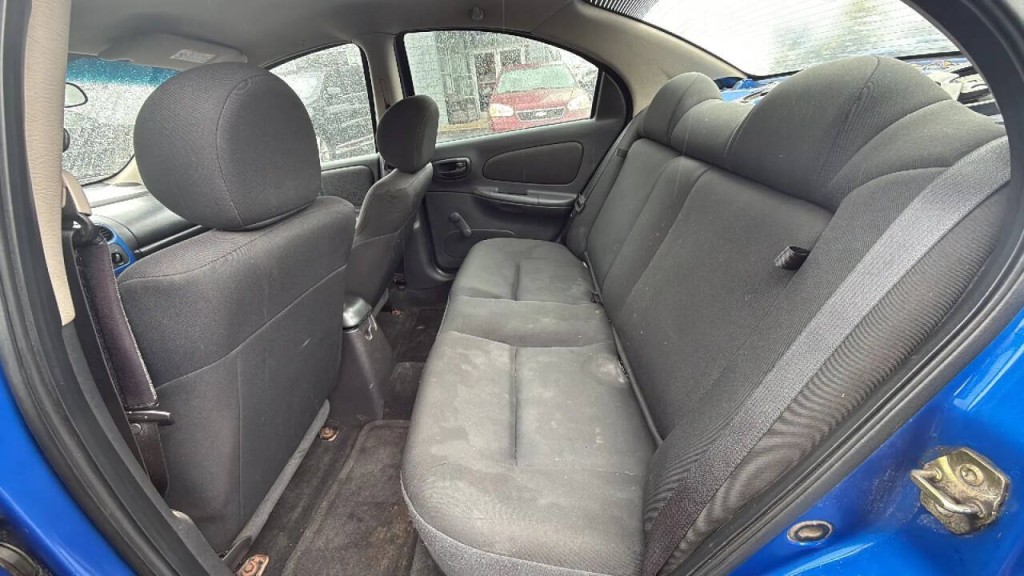2005 Dodge Neon Image 12