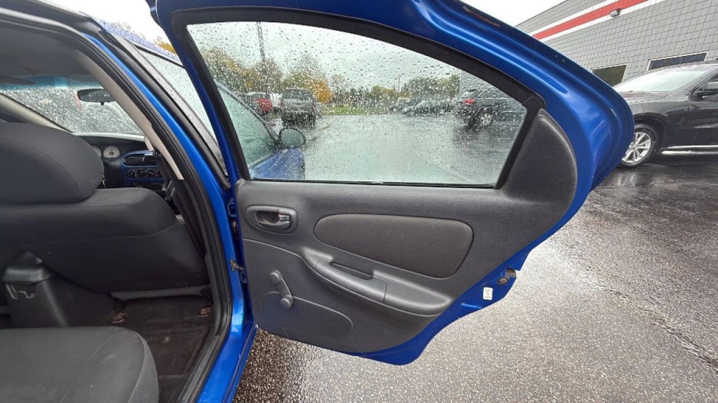 2005 Dodge Neon Image 13