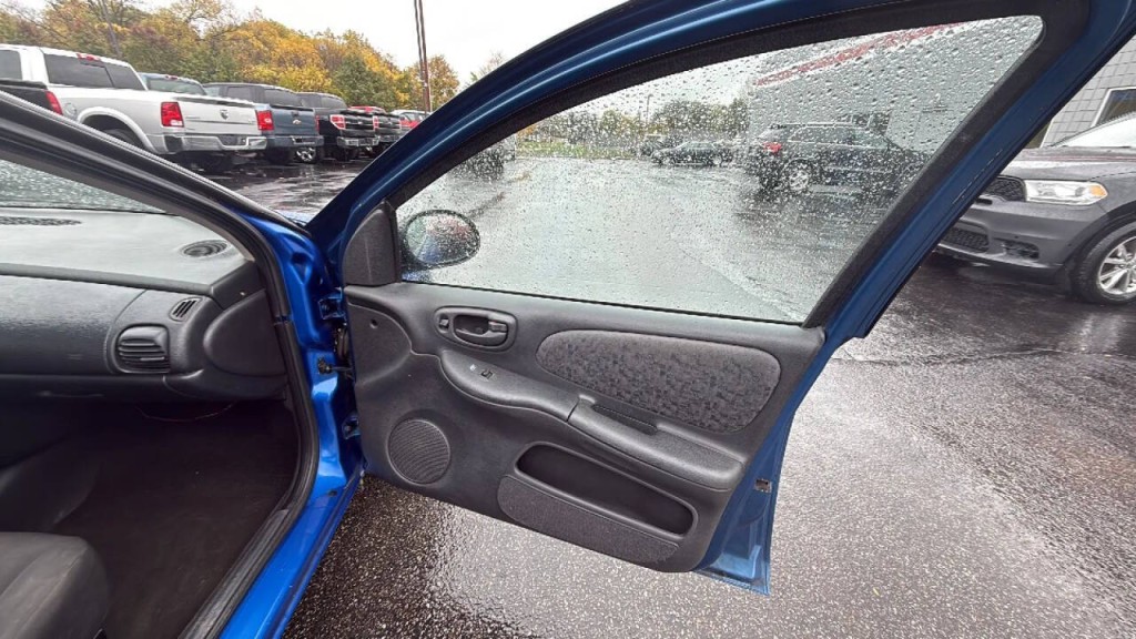 2005 Dodge Neon Image 15