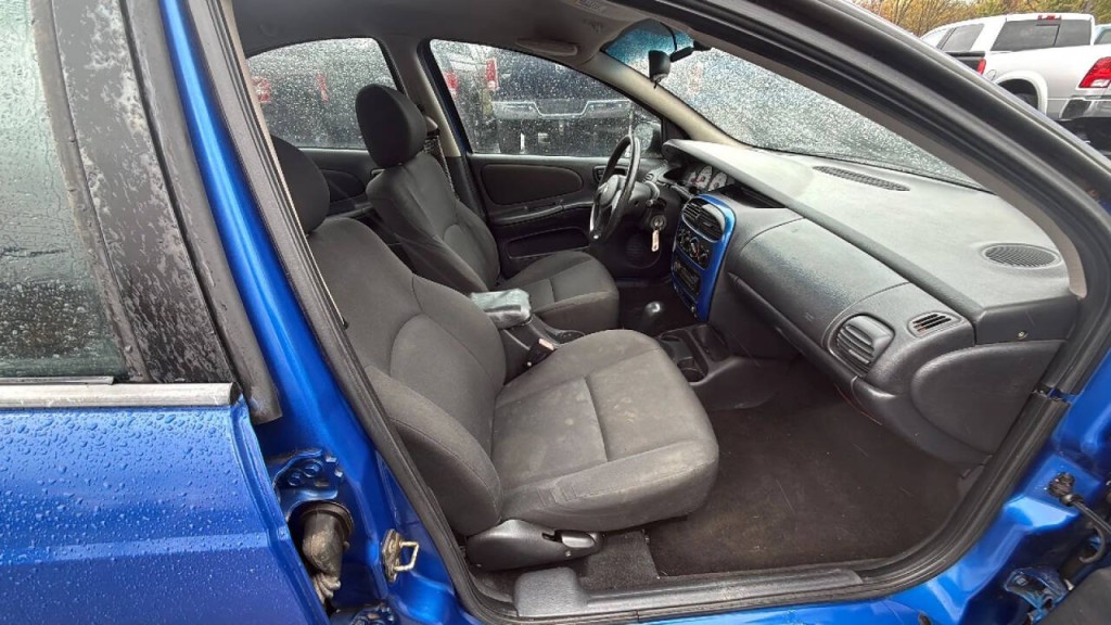 2005 Dodge Neon Image 16