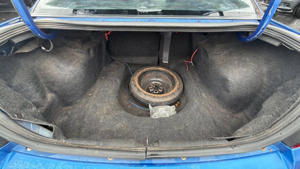 2005 Dodge Neon Image 18