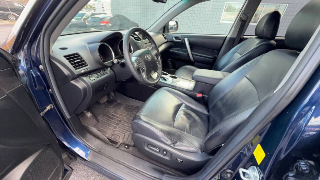 2011 Toyota Highlander Image 11