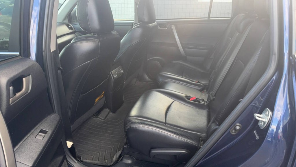 2011 Toyota Highlander Image 12