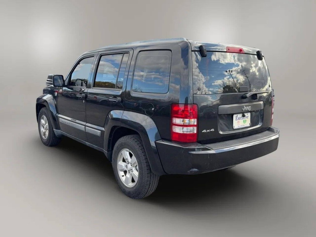 2012 Jeep Liberty Image 4