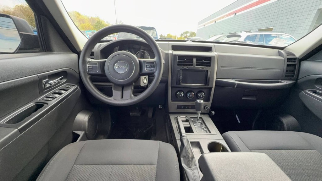 2012 Jeep Liberty Image 9