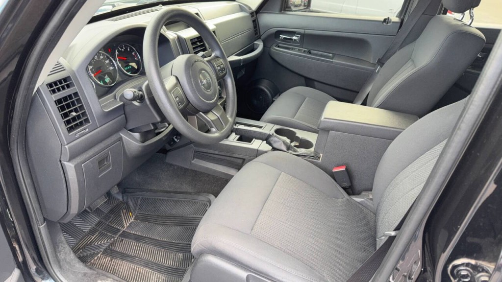 2012 Jeep Liberty Image 11