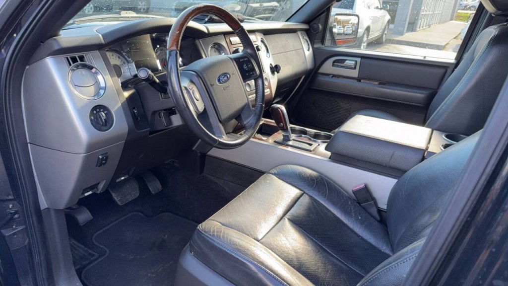 2010 Ford Expedition Image 9