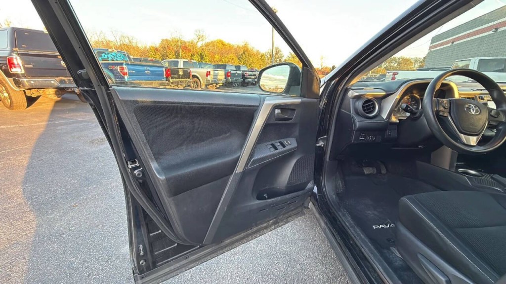 2013 Toyota Rav4 Image 9