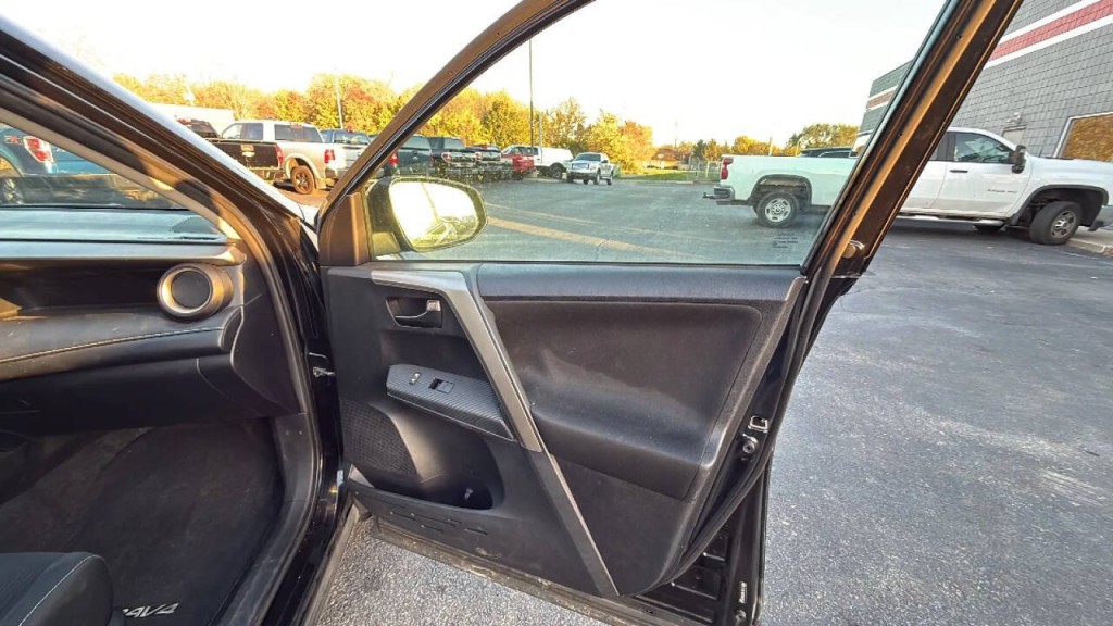 2013 Toyota Rav4 Image 16