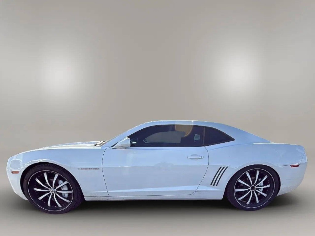 2011 Chevrolet Camaro Image 2