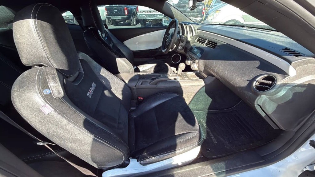 2011 Chevrolet Camaro Image 14