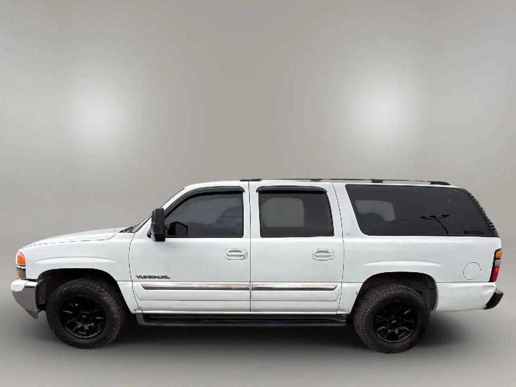 2005 GMC Yukon Image 2