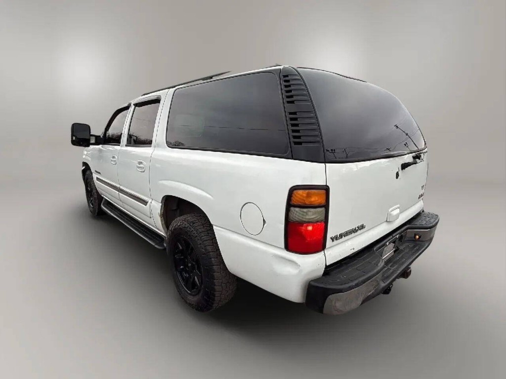 2005 GMC Yukon Image 3