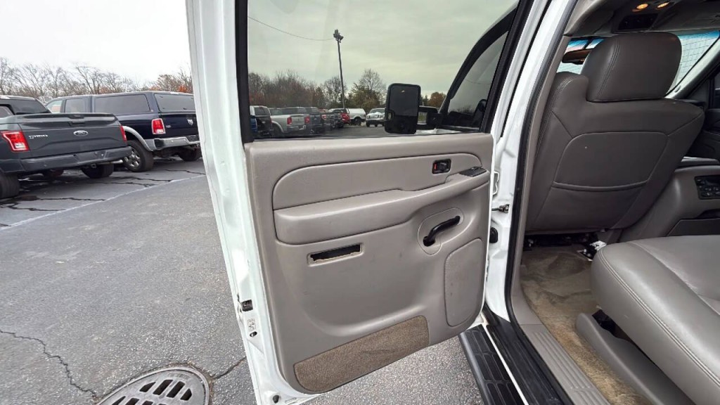 2005 GMC Yukon Image 11