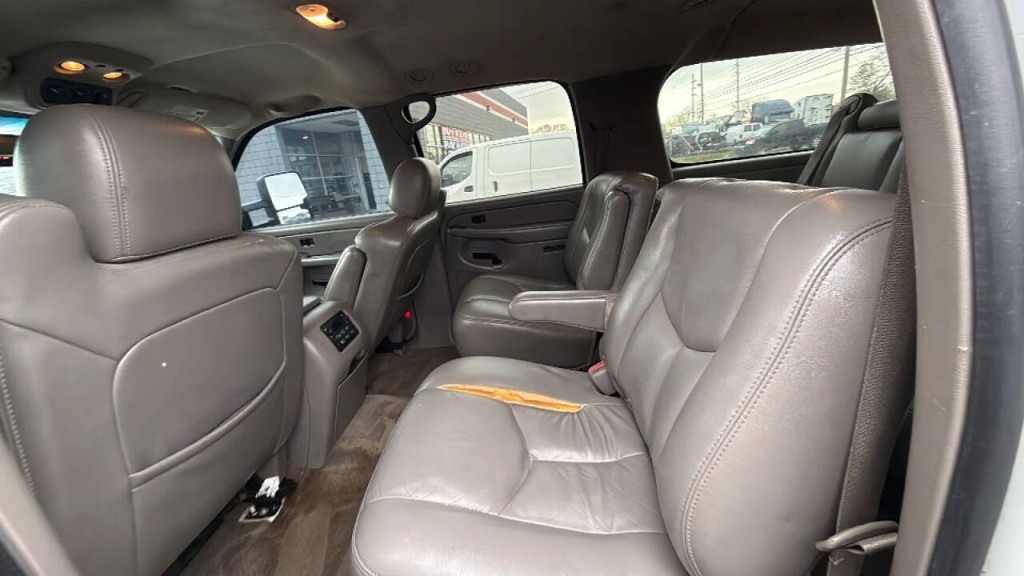 2005 GMC Yukon Image 12