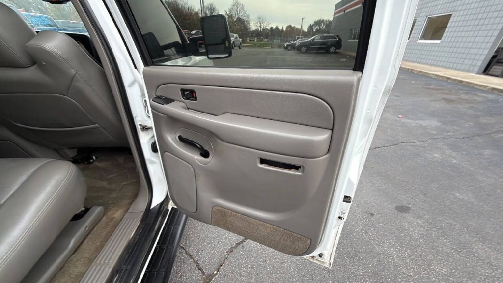 2005 GMC Yukon Image 15