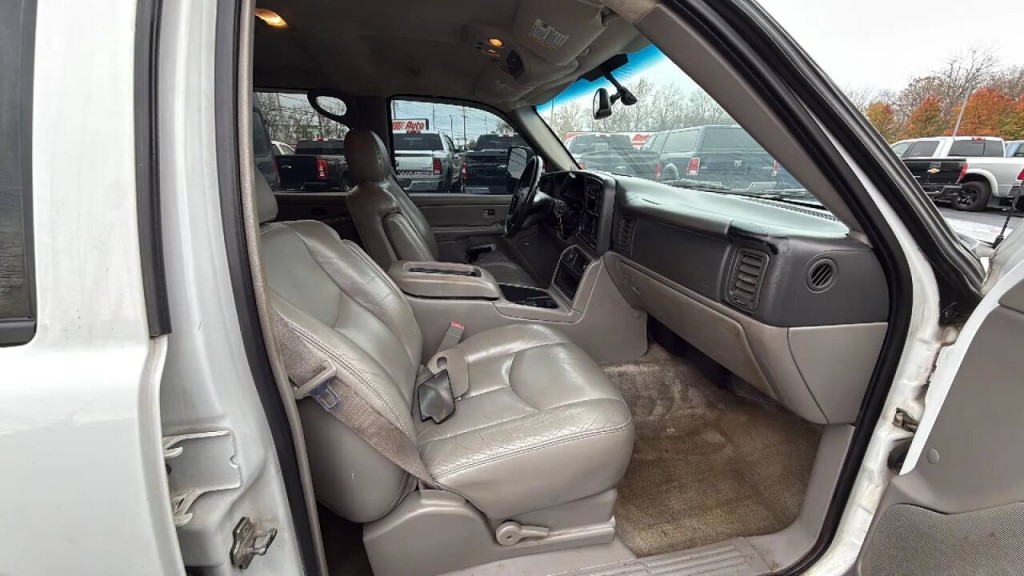 2005 GMC Yukon Image 18