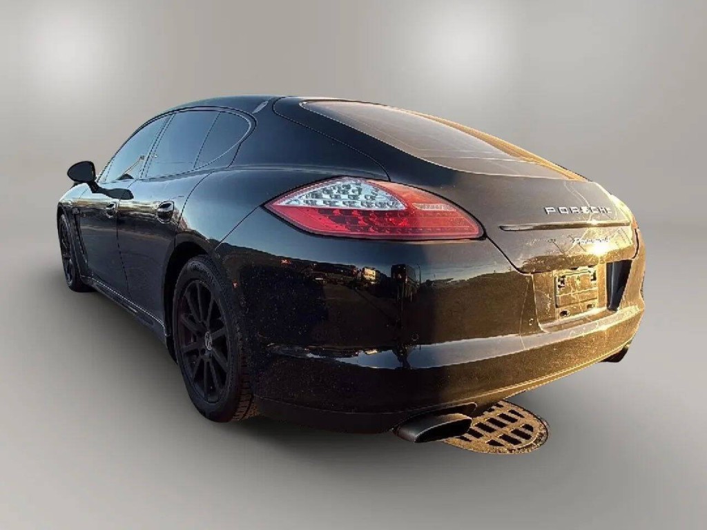 2013 Porsche Panamera Image 3