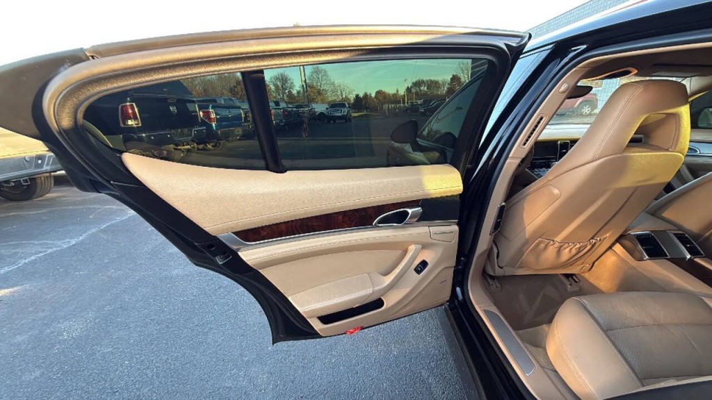 2013 Porsche Panamera Image 11