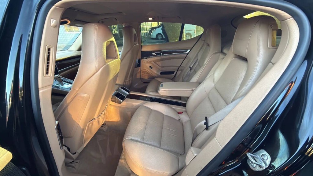 2013 Porsche Panamera Image 12