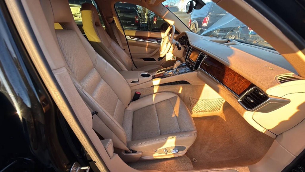 2013 Porsche Panamera Image 17