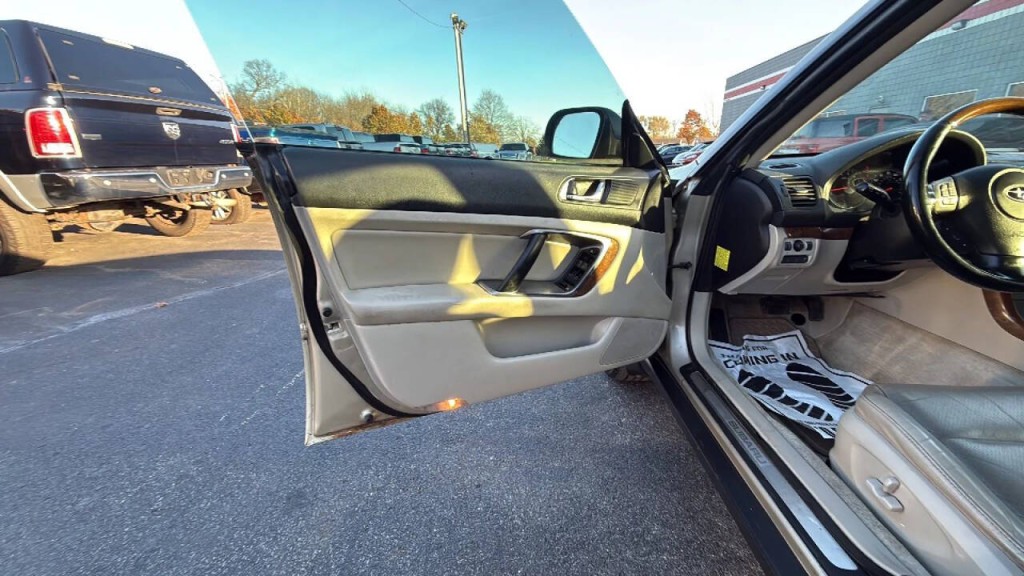 2008 Subaru Outback Image 10