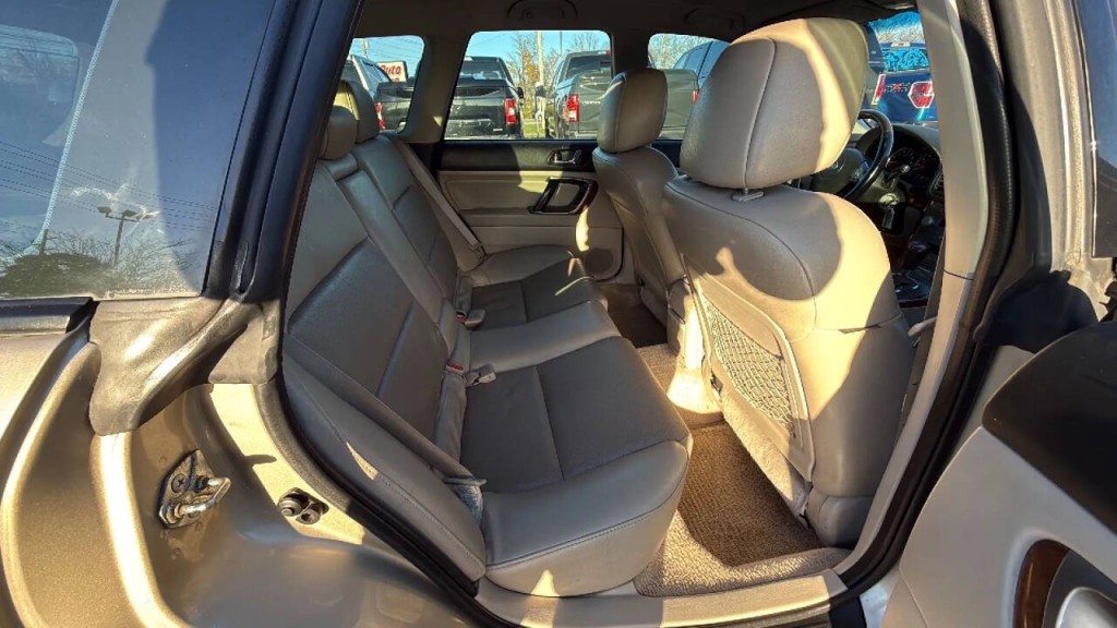 2008 Subaru Outback Image 16