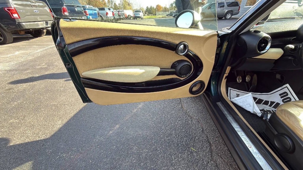 2007 MINI Cooper Image 9