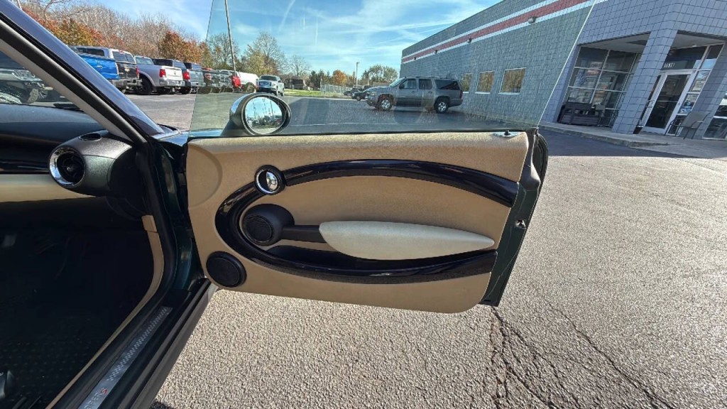 2007 MINI Cooper Image 11