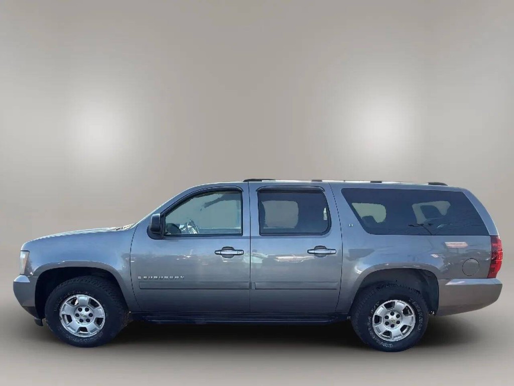 2007 Chevrolet Suburban Image 2