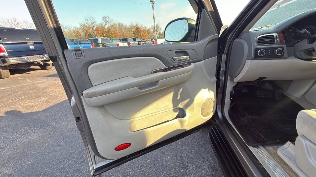 2007 Chevrolet Suburban Image 9