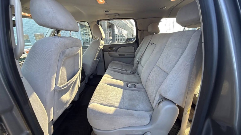 2007 Chevrolet Suburban Image 12