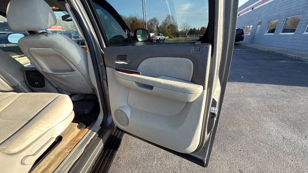 2007 Chevrolet Suburban Image 15