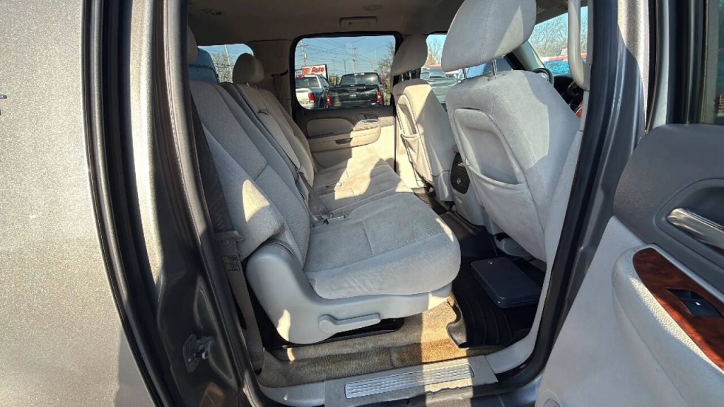 2007 Chevrolet Suburban Image 16