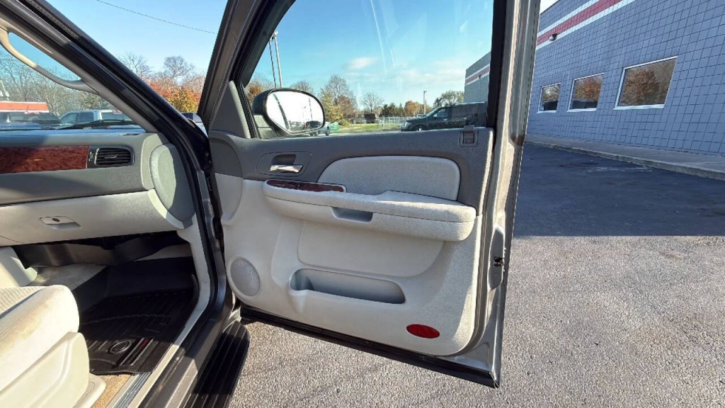 2007 Chevrolet Suburban Image 17