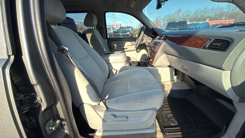 2007 Chevrolet Suburban Image 18