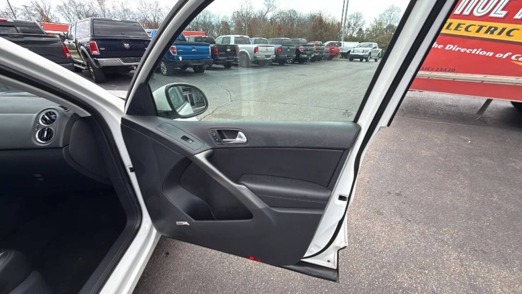 2009 Volkswagen Tiguan Image 16