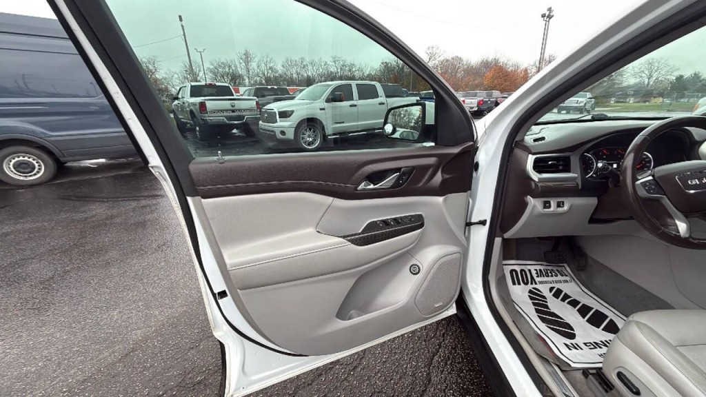 2019 GMC Acadia Image 9