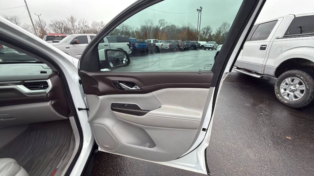 2019 GMC Acadia Image 17