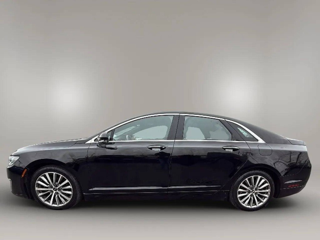 2017 Lincoln MKZ Image 2