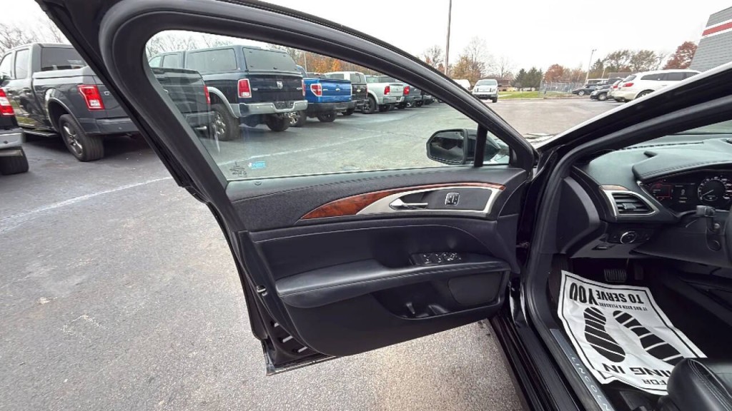 2017 Lincoln MKZ Image 9