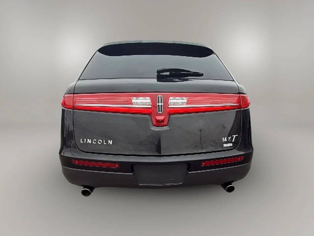 2010 Lincoln MKT Image 4